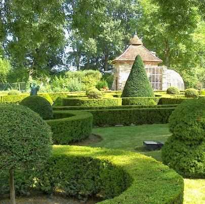 jardin à la française, taille de buissons.